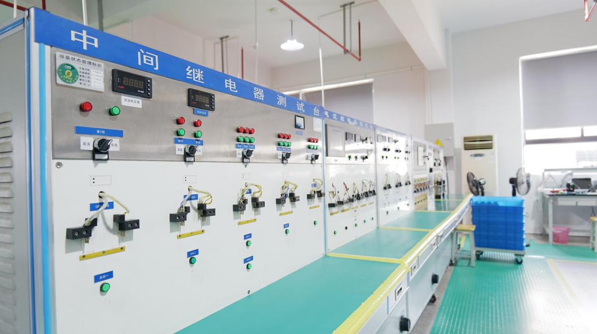 中間繼電器測試臺(tái)